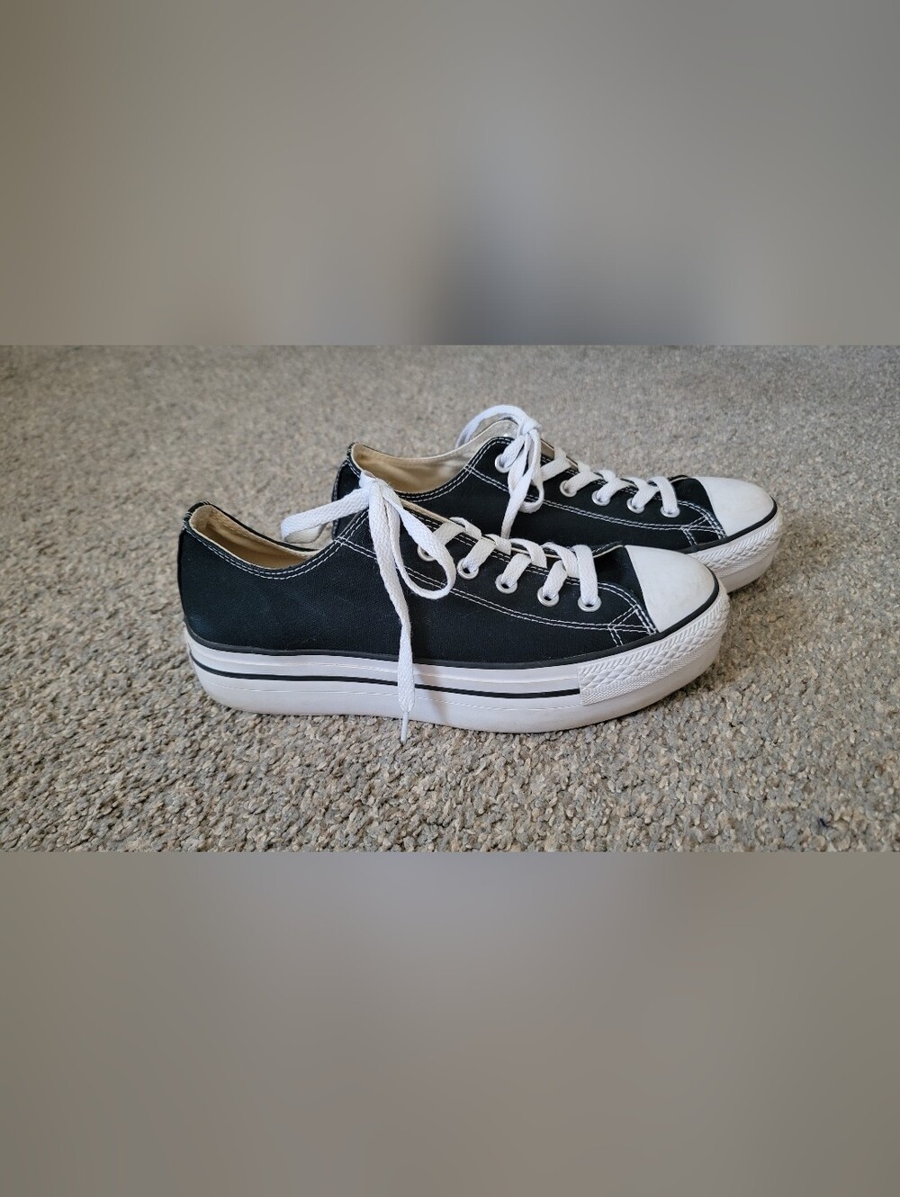 Converse Platform Canvas Sneakers in Black and White - Womens. Size 10
